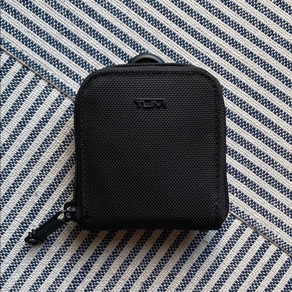 Tumi Other - Tumi foldable modular pouch with clip